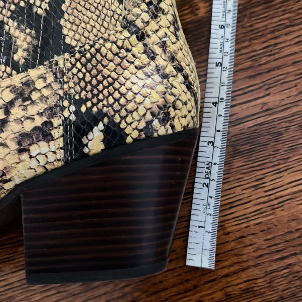 Women’s Gorgeous Sam Edelman Winona Booties Western Size 11 Black Yellow Snake - Picture 10 of 16